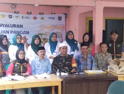 Antusias Warga Pondok Jaya Dapat Bantuan Pangan Pemerintah